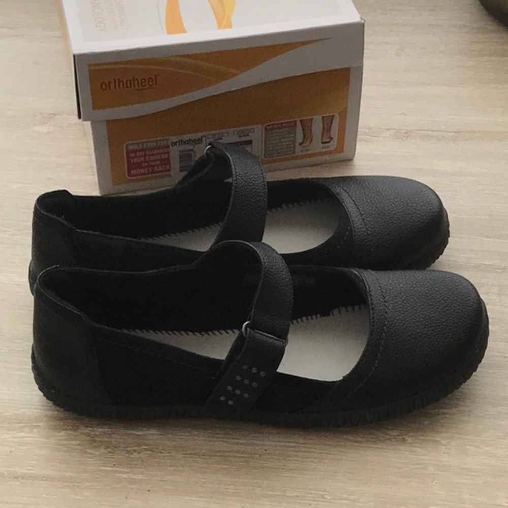 Orthaheel Mary Janes in black. Style SARA